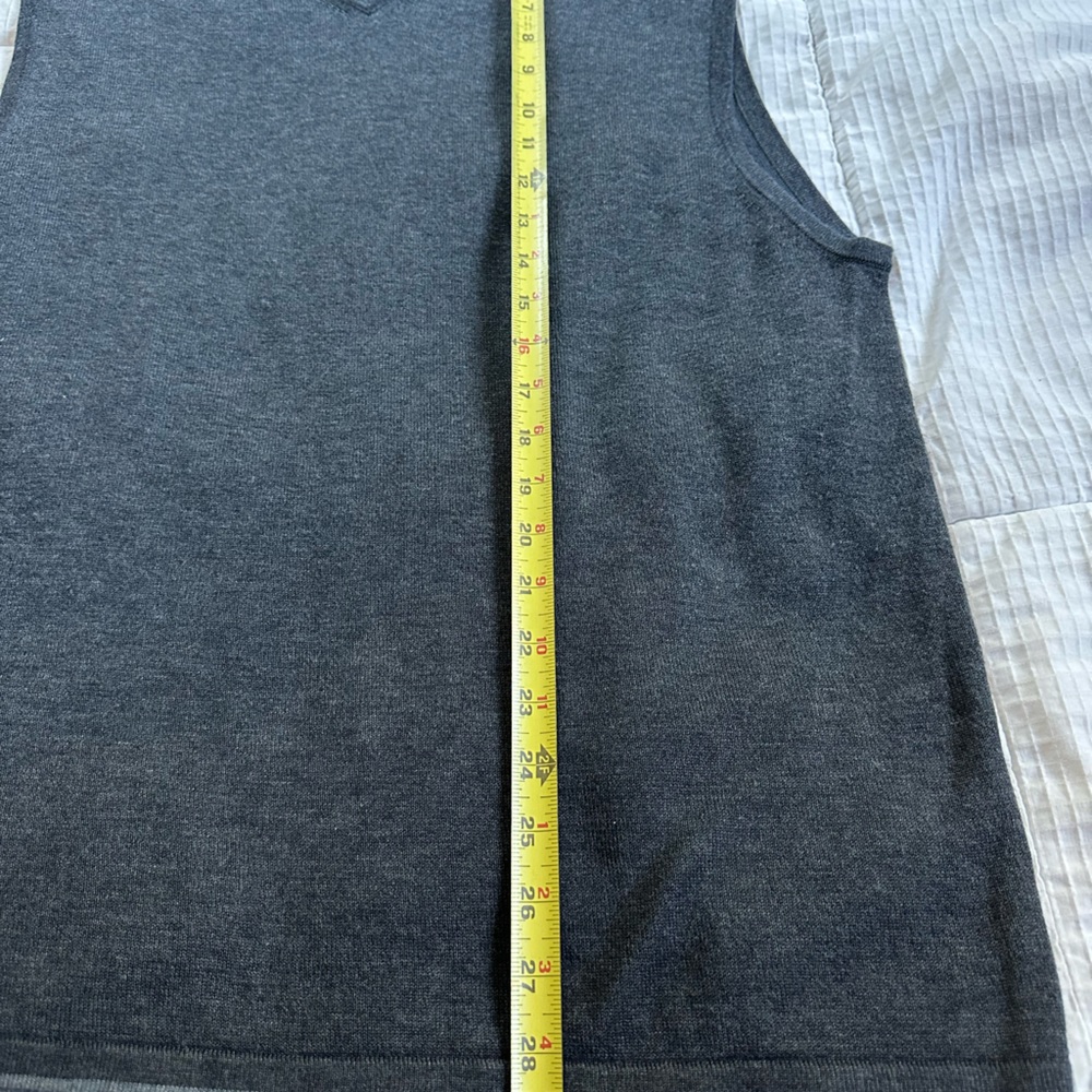 Banana Republic sleeveless pull over vest - Picture 4 of 6